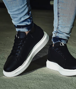 Tênis Kangu Oversized Black solado branco