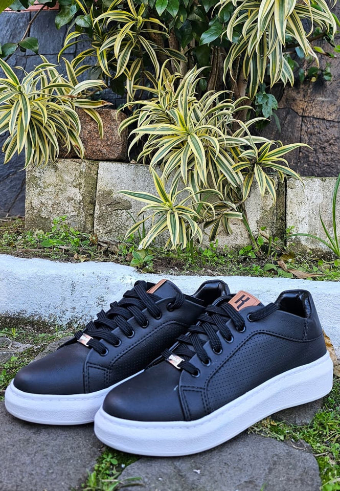Tênis Kangu Over Mcqueen Perfureite Preto Solado Branco
