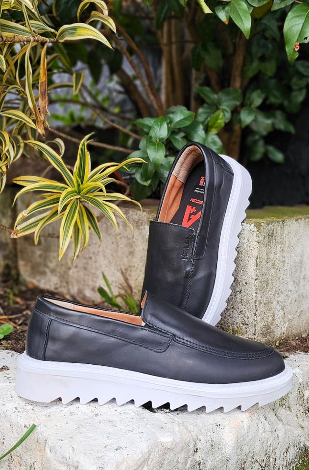 Sapato Mocassim Iate Couro Preto Tratorado Heicon